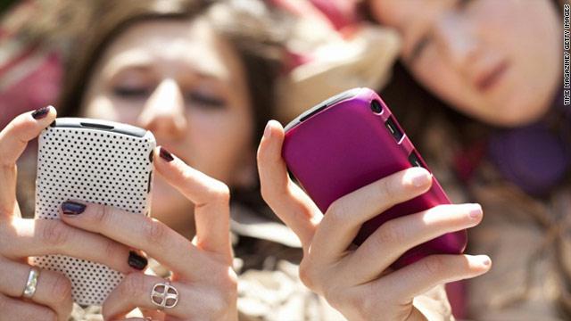 قرية تمنع النساء العازبات من استخدام الهاتف المحمول منع النساء