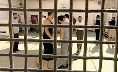 محاكم الاحتلال تمدد اعتقال 53 أسيراً الأسرى