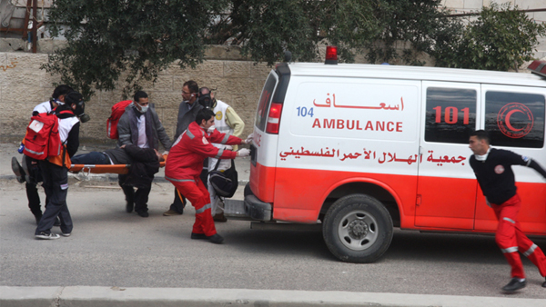 إصابة شاب بجروح خطرة شمال الخليل
