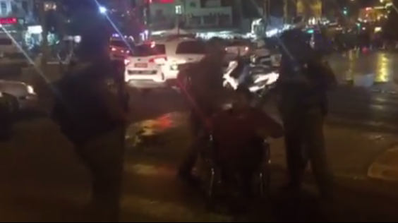 بالفيديو: اعتقال مقعد في القدس اعتقال