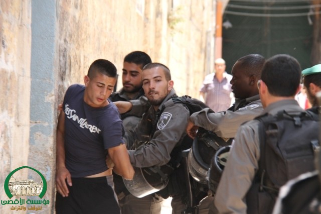 اعتقال 13 مقدسيًا بينهم أطفال وموظفة في الأقصى اعتقالات في القدس