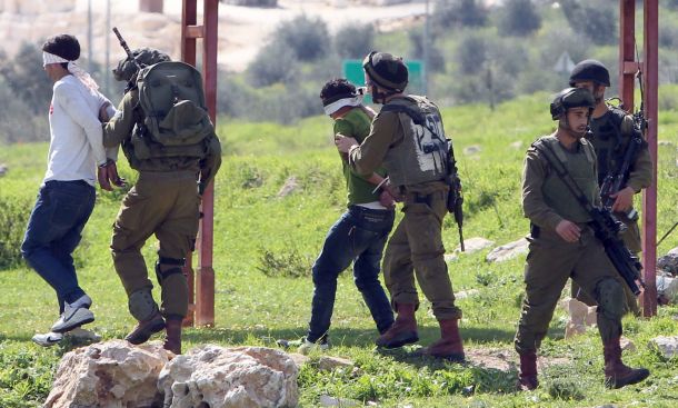 اعتقالات متفرقة من الضفة والقدس اعتقالات