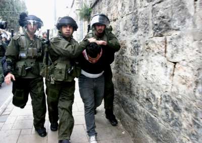 اعتقال 14 مقدسيًا بينهم أحد حراس الأقصى اعتقالات