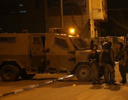 الاحتلال يعتقل فلسطينيًا يشتبه في دهسه أحد جنوده