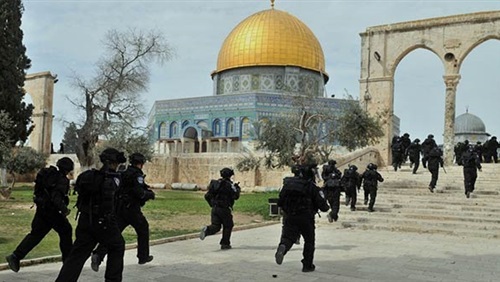 اعتقال 6 من الأقصى والمرابطون يحبطون اقتحامات المستوطنين شرطة الاحتلال تقتحم المسجد الأقصى لحماية المستوطنين