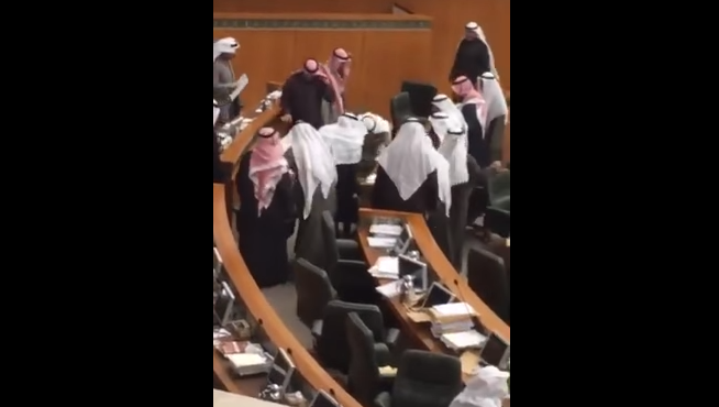فيديو: وفاة نائب كويتي خلال جلسة لمجلس الأمة نائب كويتي