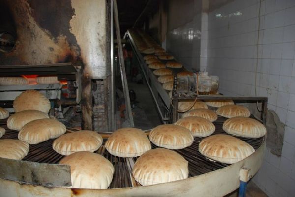 الاقتصاد: لا حديث عن تخفيض أسعار الخبز