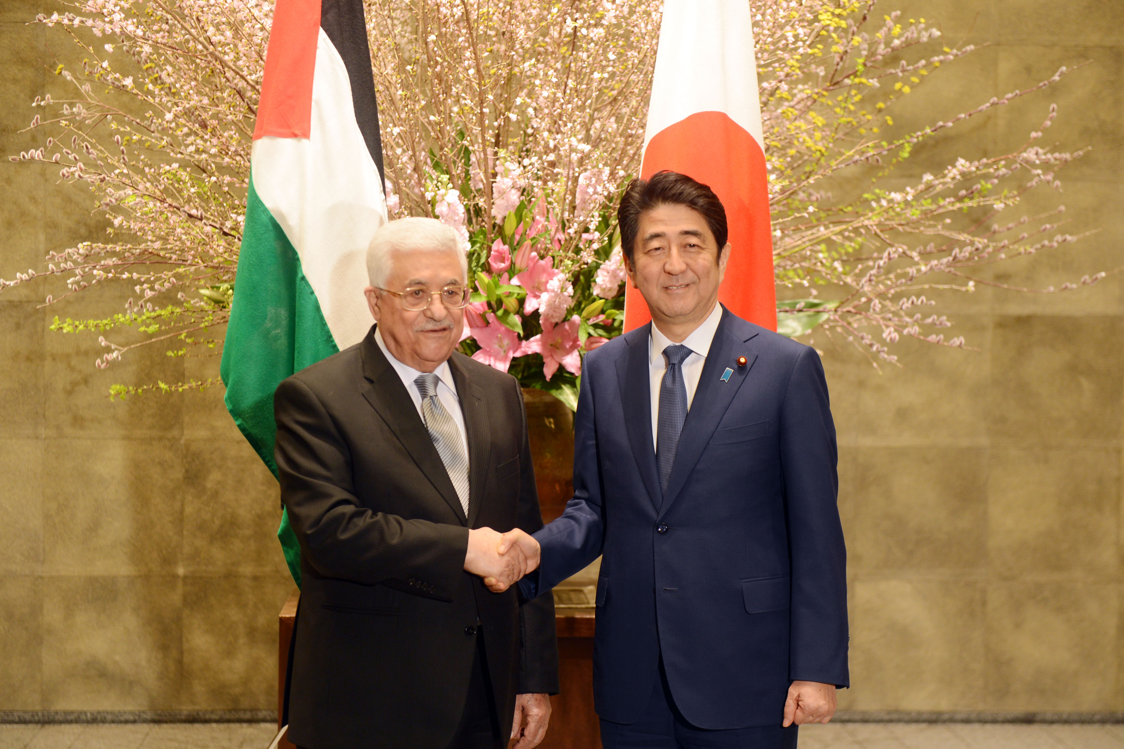 عباس ورئيس وزراء اليابان