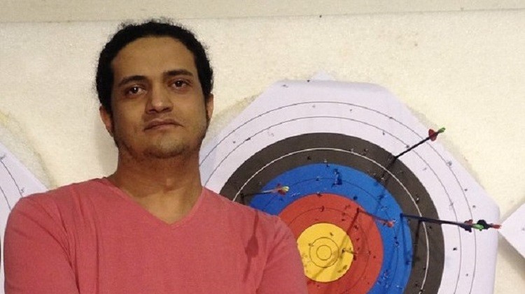 السعودية تستبدل إعدام الشاعر فياض بالسجن 8 سنوات صورة الشاعر