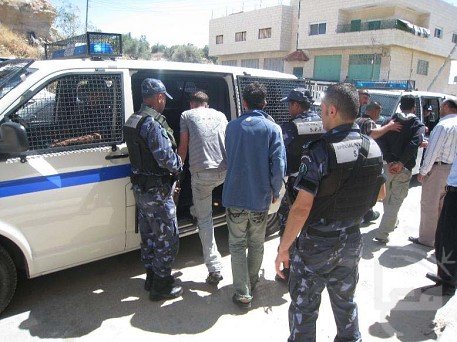 مواطن يبلغ عن شقيقه لتعاطيه المخدرات في قلقيلية الشرطة