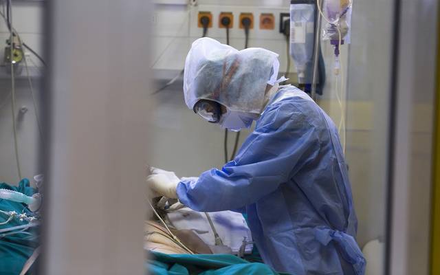 الصحة: تسجيل 15 حالة وفاة و963 إصابة جديدة بكورونا