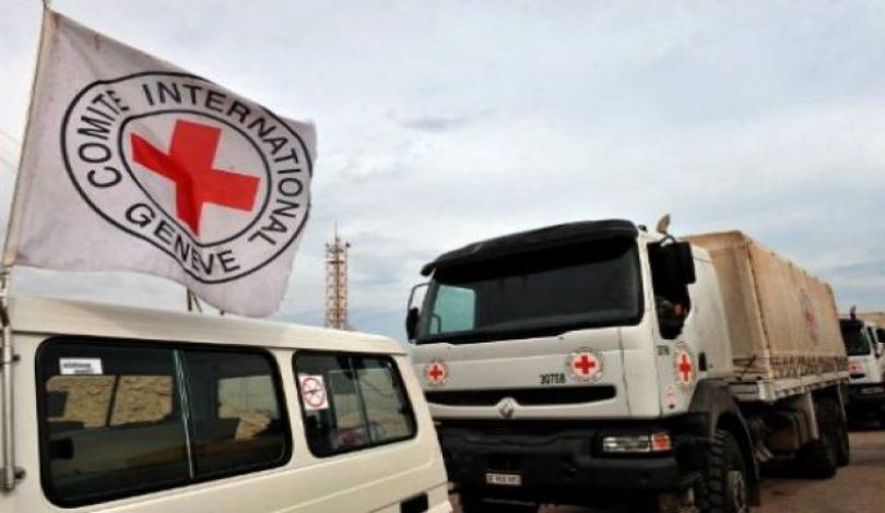 الصليب الأحمر يقدم شحنة أدوية لوزارة الصحة الفلسطينية 