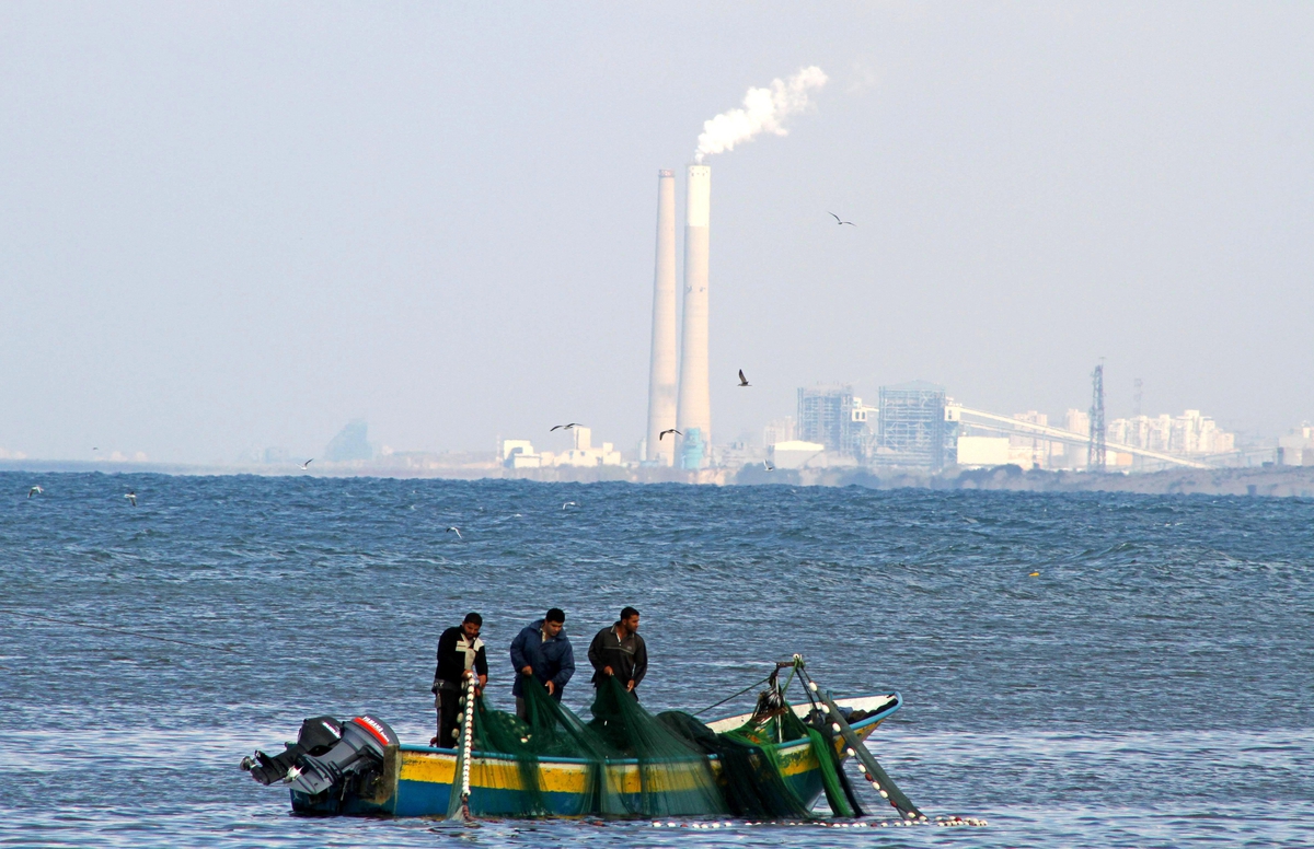 إسرائيل تدرس زيادة مساحة الصيد في بحر غزة