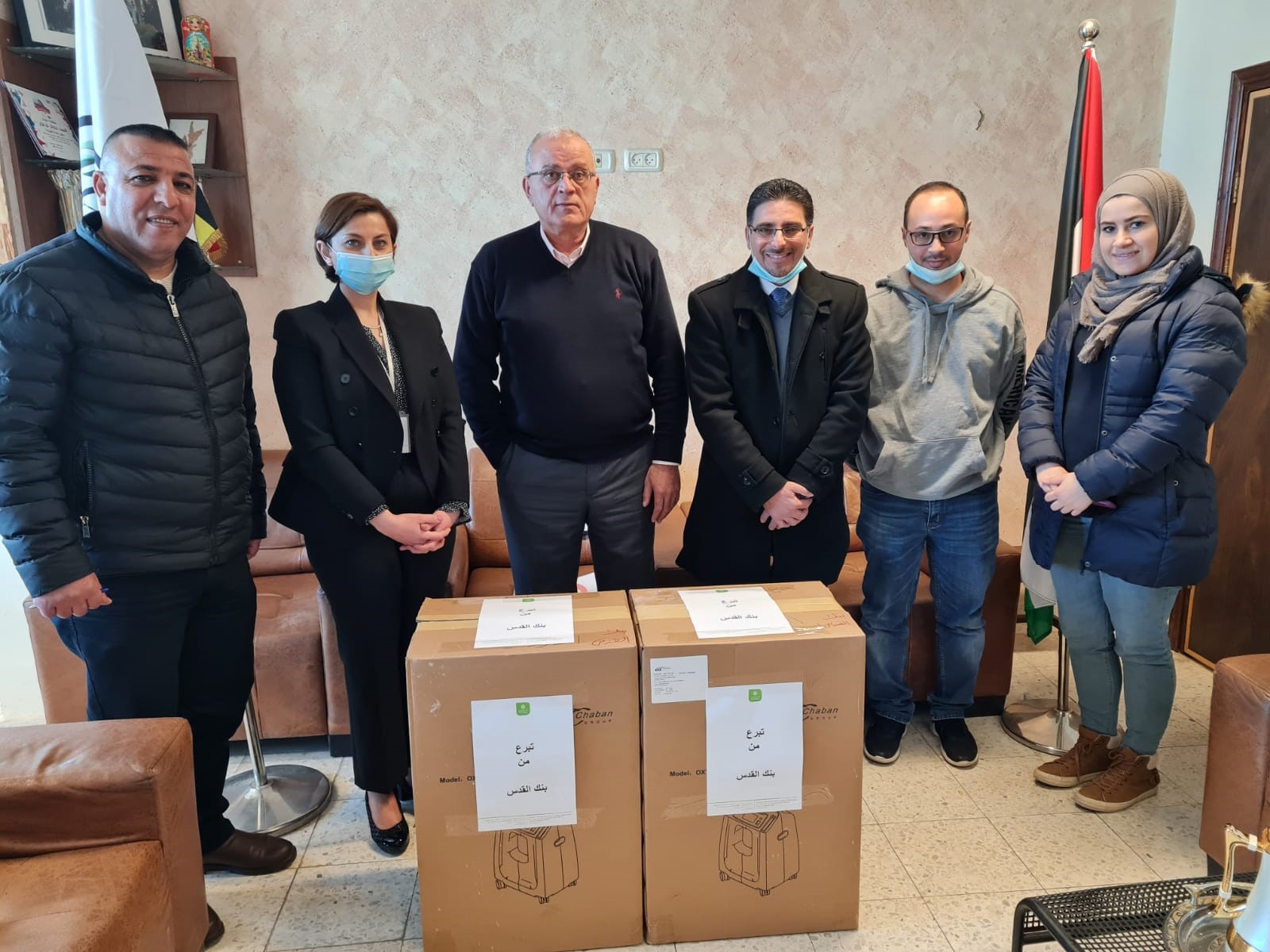  بنك القدس يتبرع بأجهزة توليد أوكسجين لصالح بلدية العيزرية