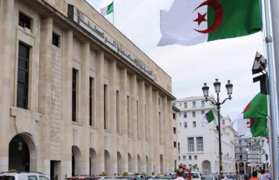 الجزائر تصادق على مشروع قانون يجرم التجنيد والترويج لتنظيمات إرهابية