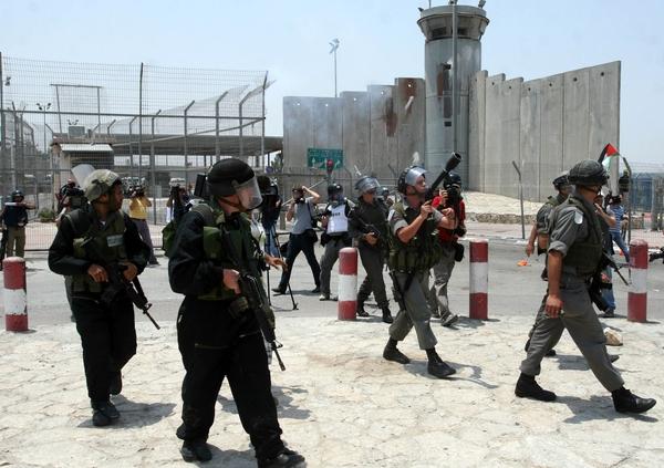 الاحتلال يعثر على عبوة ناسفة شمال القدس