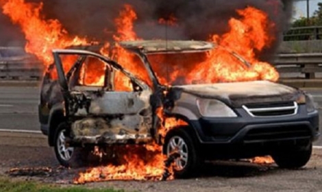 جيش الاحتلال يشعل النيران بـ 15 مركبة في برطعة غرب جنين احتراق مركبة