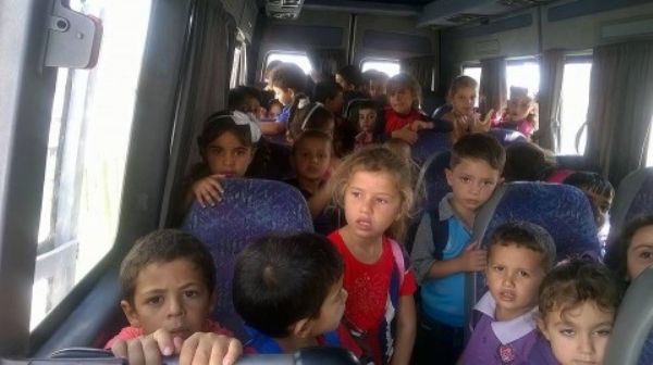 ضبط حافلة نقل طلاب بحمولة زائدة تجاوزت 30 طالباً في الخليل حافلة نقل طلاب