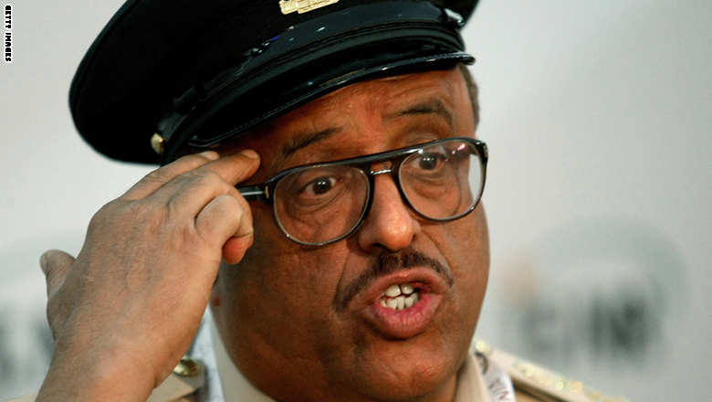 خلفان يغرد على "تويتر" عن تكتل عربي استراتيجي وحرب داعش وسيناء والإخوان خلفان