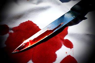 قتلت زوجها وقيدت نفسها بالخزانة لتخفي الجريمة قتلت زوجها
