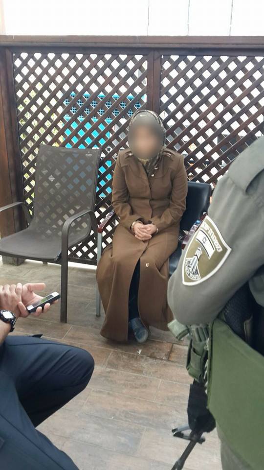 الاحتلال يعتقل شابة من الخليل بزعم محاولة طعن
