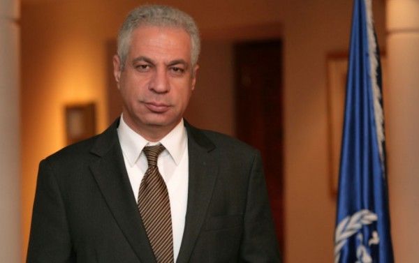 الوزير "العيسه" يقدم استقالته من الحكومة شوقي العيسة