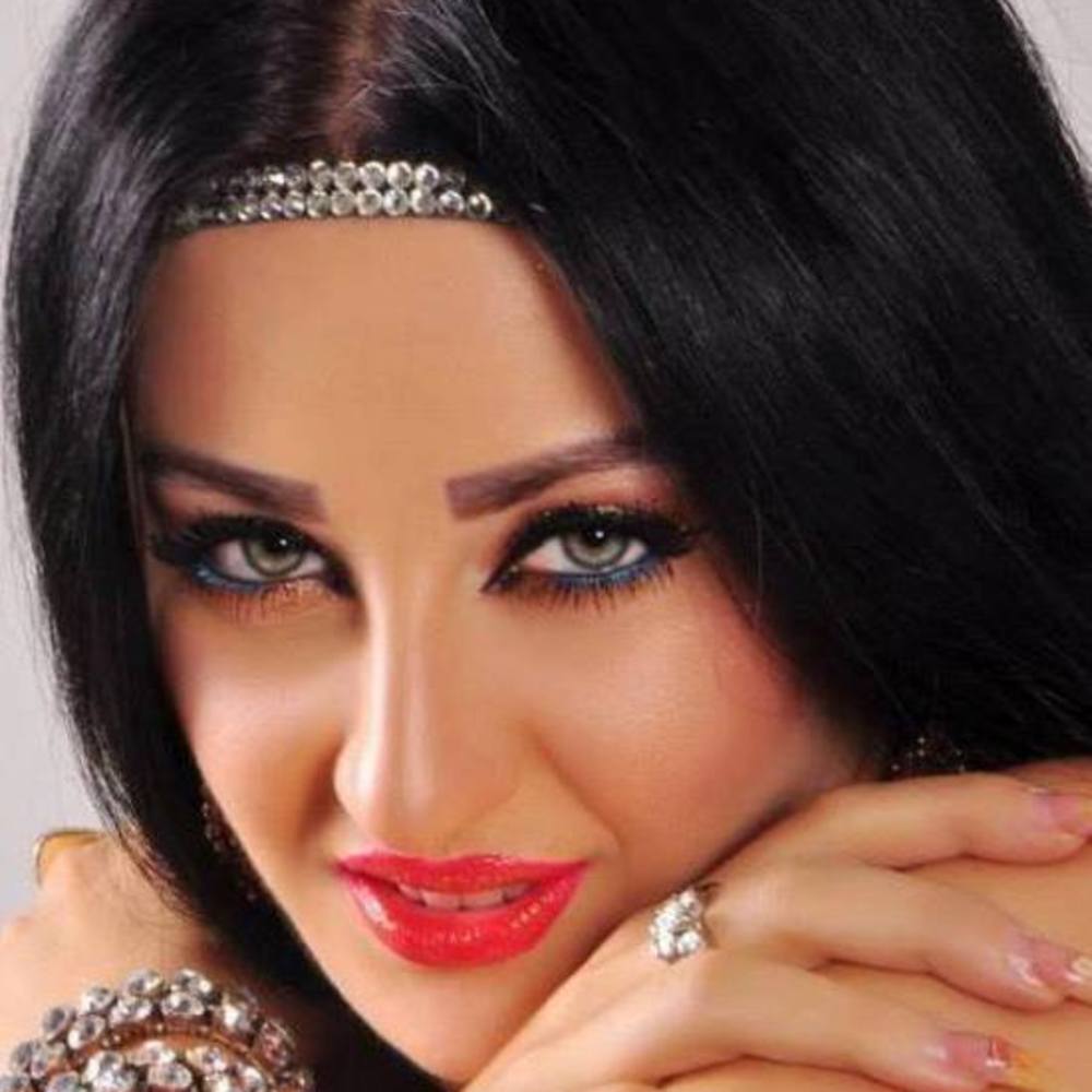 "راقصة أرمينية" تهين العلم المصري برقصها وتحاكم الراقصة صافيناز