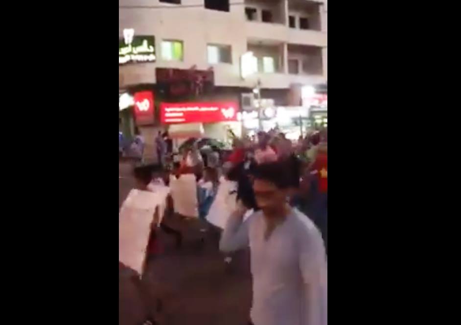 مسيرة في بيت لحم تطالب برحيل الرئيس صورة من المكان