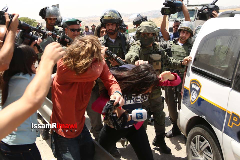قوات الاحتلال تعتدي على الصحفيين