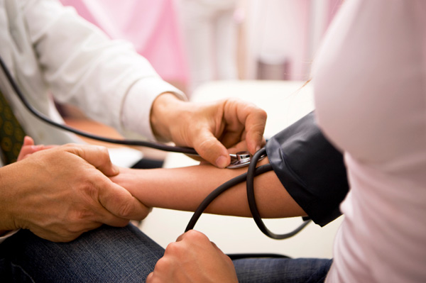 علاج ضغط الدم يختلف بين الرجل والمرأة قياس ضغط الدم