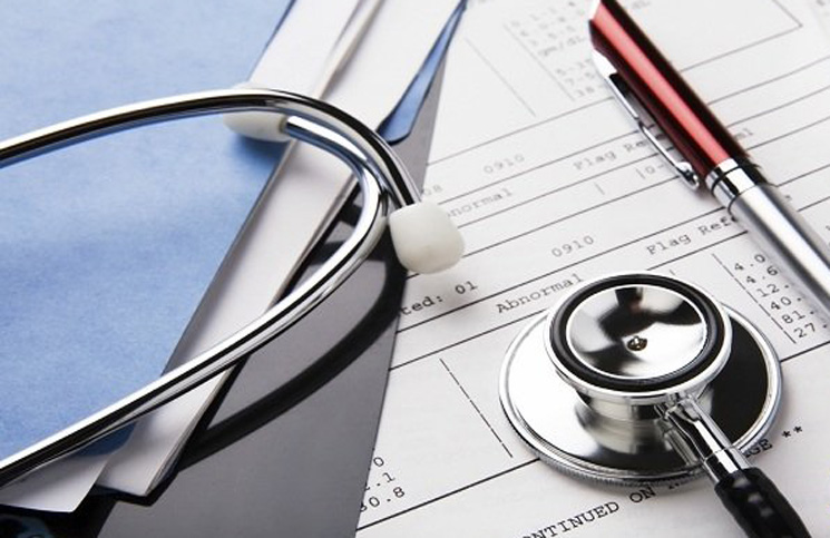 مارس الطب 5 سنوات بشهادة مزيفة