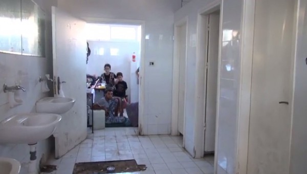عائلة أخرى تعود إلى منزلها في غزة اخبار فلسطين