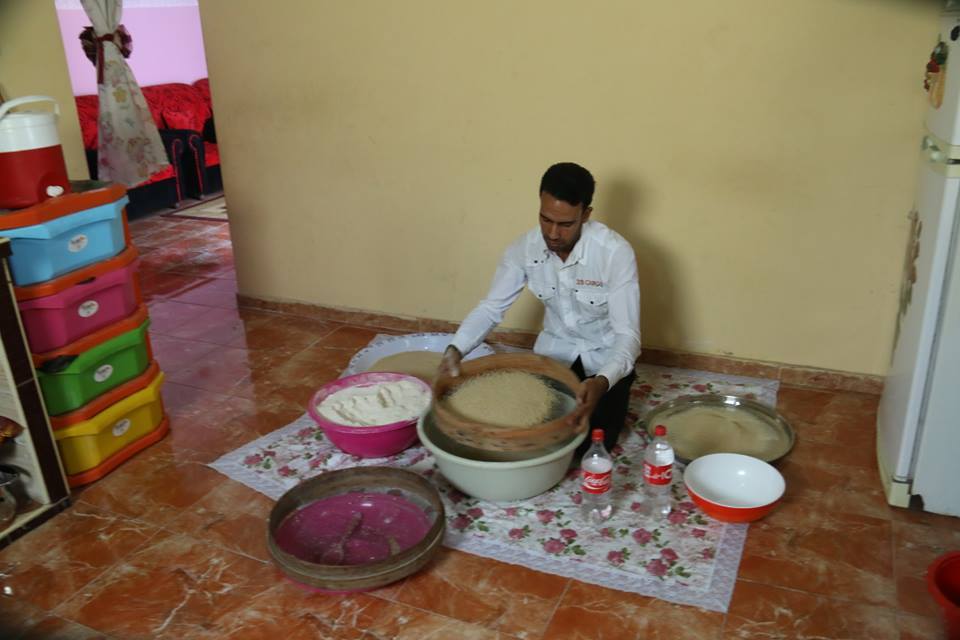 شاب تفوق على النساء