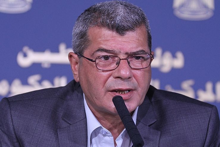 قراقع يحذر الإحتلال من العمل بقانون التغذية القسرية للأسرى قراقع