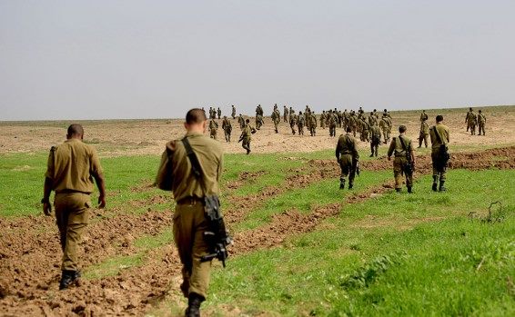 جيش الاحتلال يحبس جنود "غولاني" المتمردين