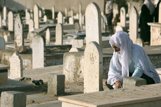 الأوقاف تنفي رفع أسعار القبور في غزة