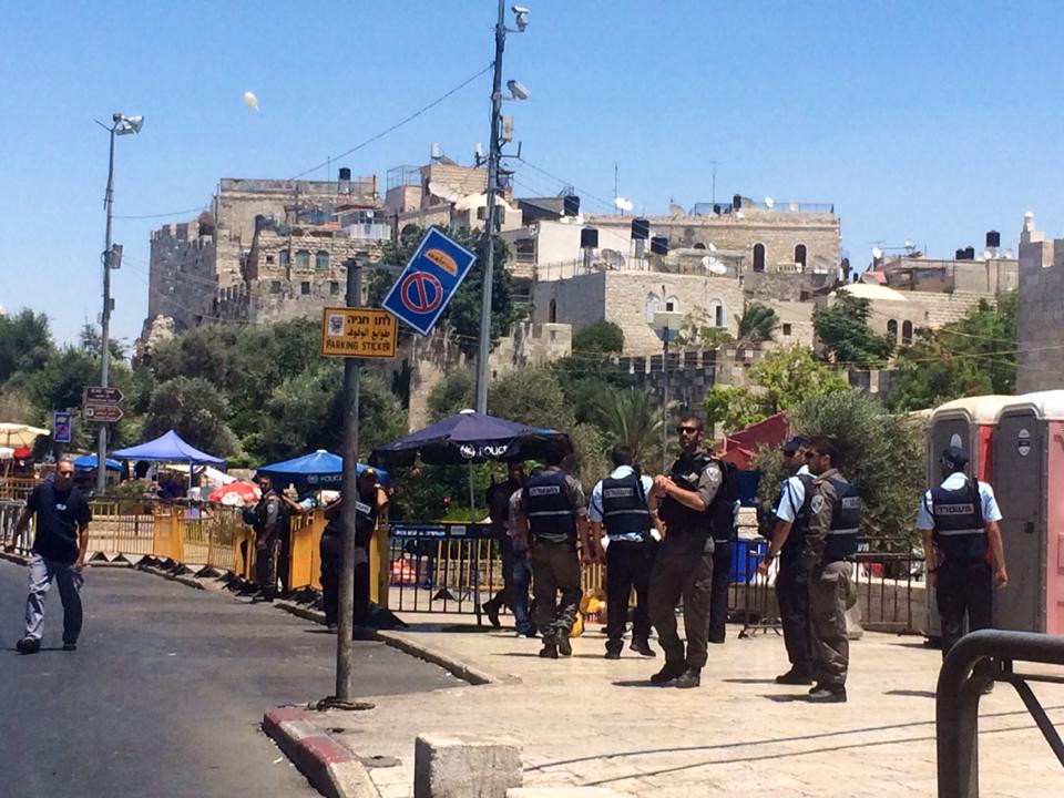 أجواء متوترة وانتشار واسع للاحتلال لمنع الصلاة في الأقصى
