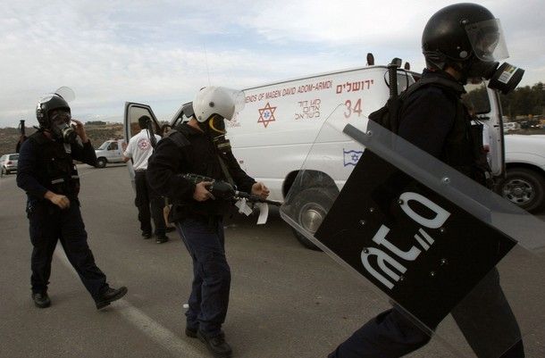 قوات القمع مدعمة بالكلاب تقتحم قسم (1) في سجن "ريمون" قوات القمع