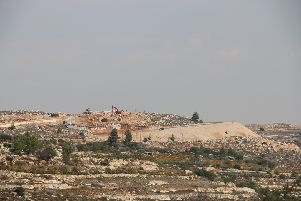 الاحتلال ينصب "كرفانًا" على أراضٍ شرق بيت لحم