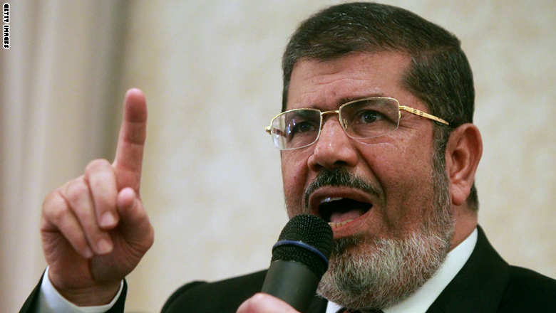 مرسي: لن أغادر سجني قبل أبنائي المعتقلين محمد مرسي