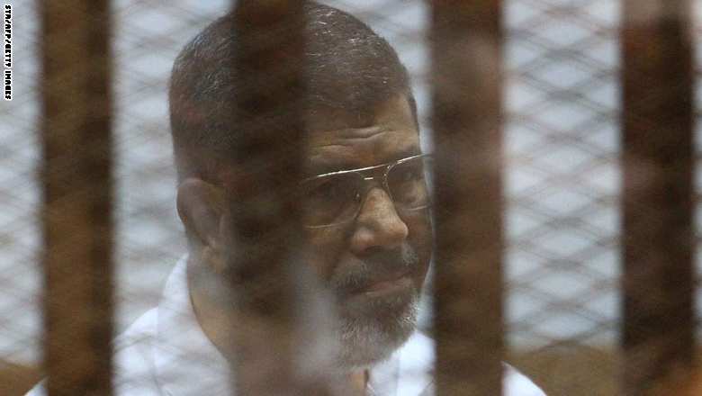 هيئة الدفاع عن مرسي تنسحب من جلسة المحاكمة