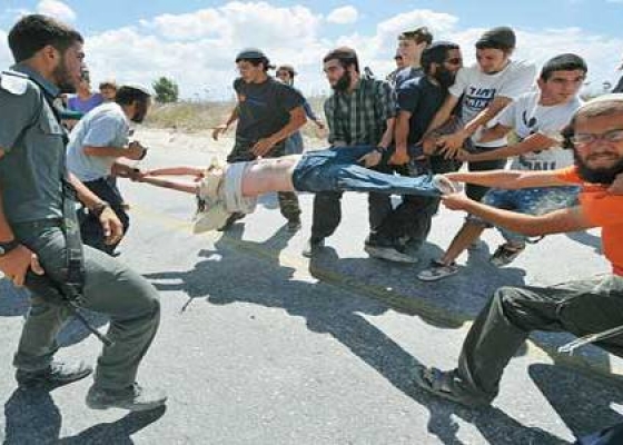 مستوطنون يعتدون على شاب في القدس مستوطنون