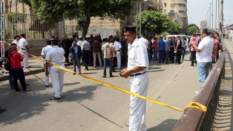 قتيل و11 جريحاً في موجة هجمات بـ"آليات مفخخة" بمصر مصر