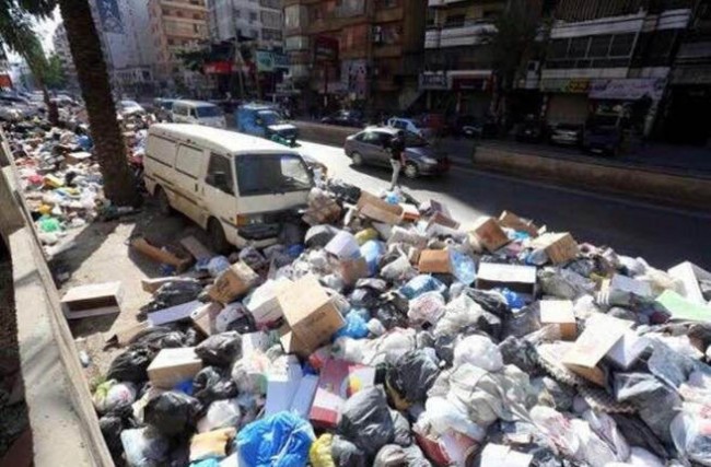 الحكومة اللبنانية تقرر نقل النفايات إلى خارج البلاد