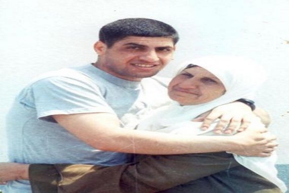 "مهجة القدس": والدة الأسير نهار السعدي تتمكن من زيارته
