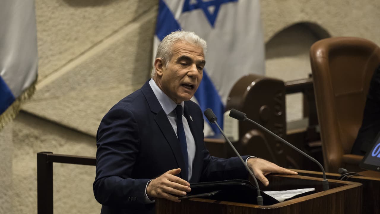 لابيد يمنع المرشحين عن حزبه بالانتخابات المحلية من التحالف مع حزب بن غفير