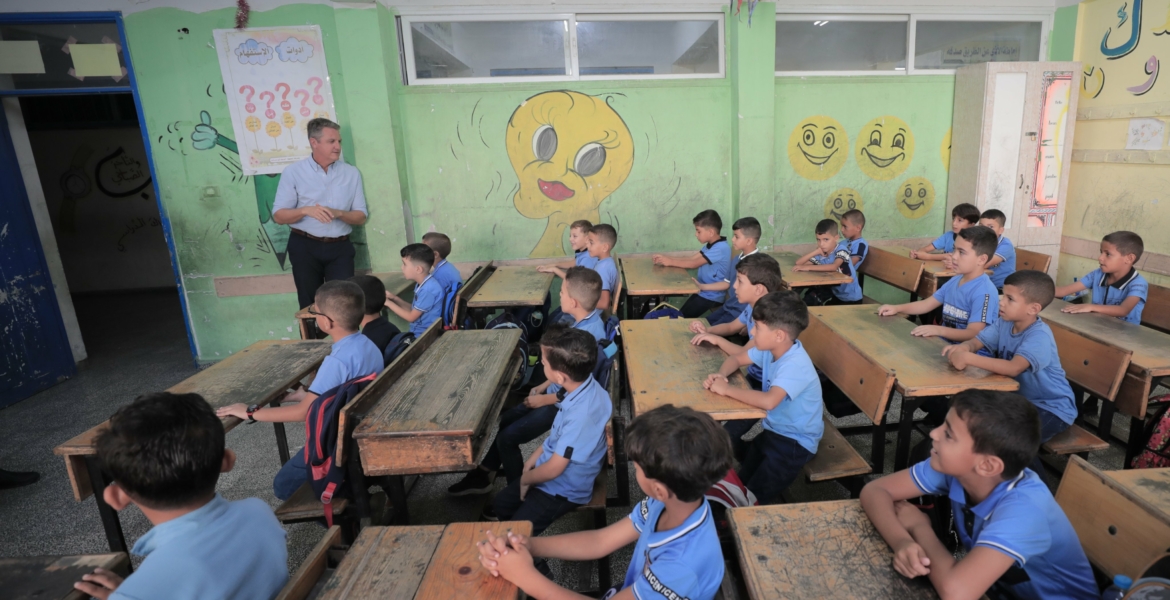 السنة التعليمية في قطاع غزة تواجه أزمة.. مدارس الأونروا تعاني عجزاً مالياً يصل لـ200 مليون دولار