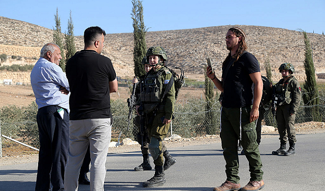 بيتا: 16 إصابة بهجوم شنه مستوطنون على مسعفين وصحافيين ومتضامنين أجانب