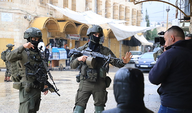 اعتقالات واقتحامات بالضفة وسط تصاعد اعتداءات المستوطنين