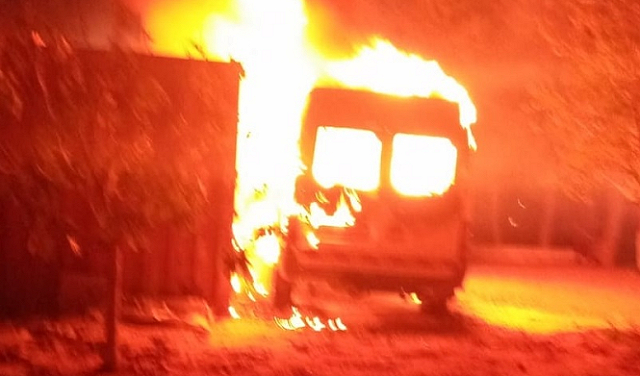 جريمة كقتل عائلة الدوابشة "مسألة وقت": إحراق منازل ومركبات بهجوم إرهابي واسع للمستوطنين على الجبعة